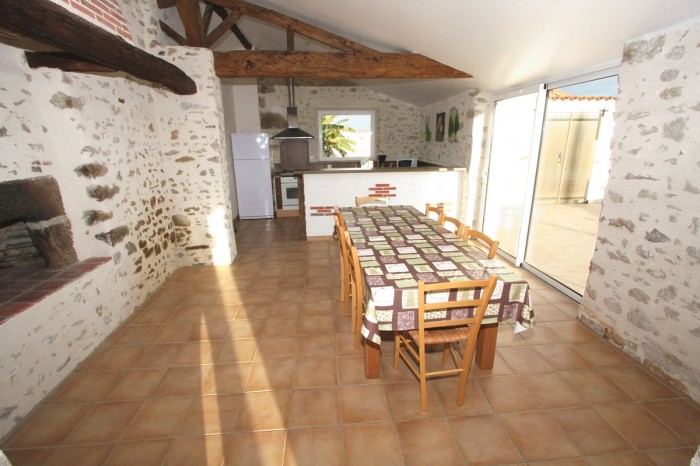 Salle à manger et cuisine Gite de groupe le bocage 8 à 10 personnes