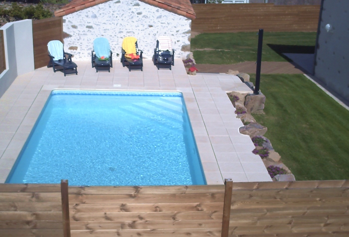 Gite la Vallée avec piscine chauffée privative