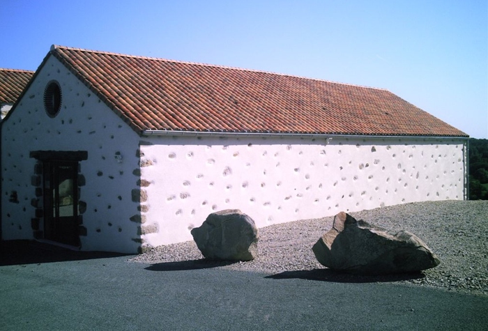 Location de salle vendée de l'extérieur avec grand parking facile