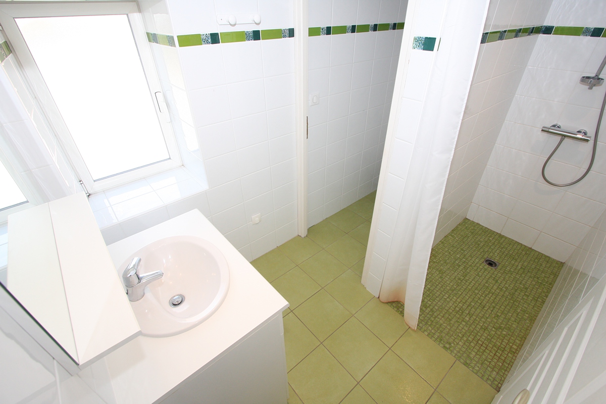 Gîte la Vallée 6 personnes salle de bains avec douche à l'italienne en Vendée