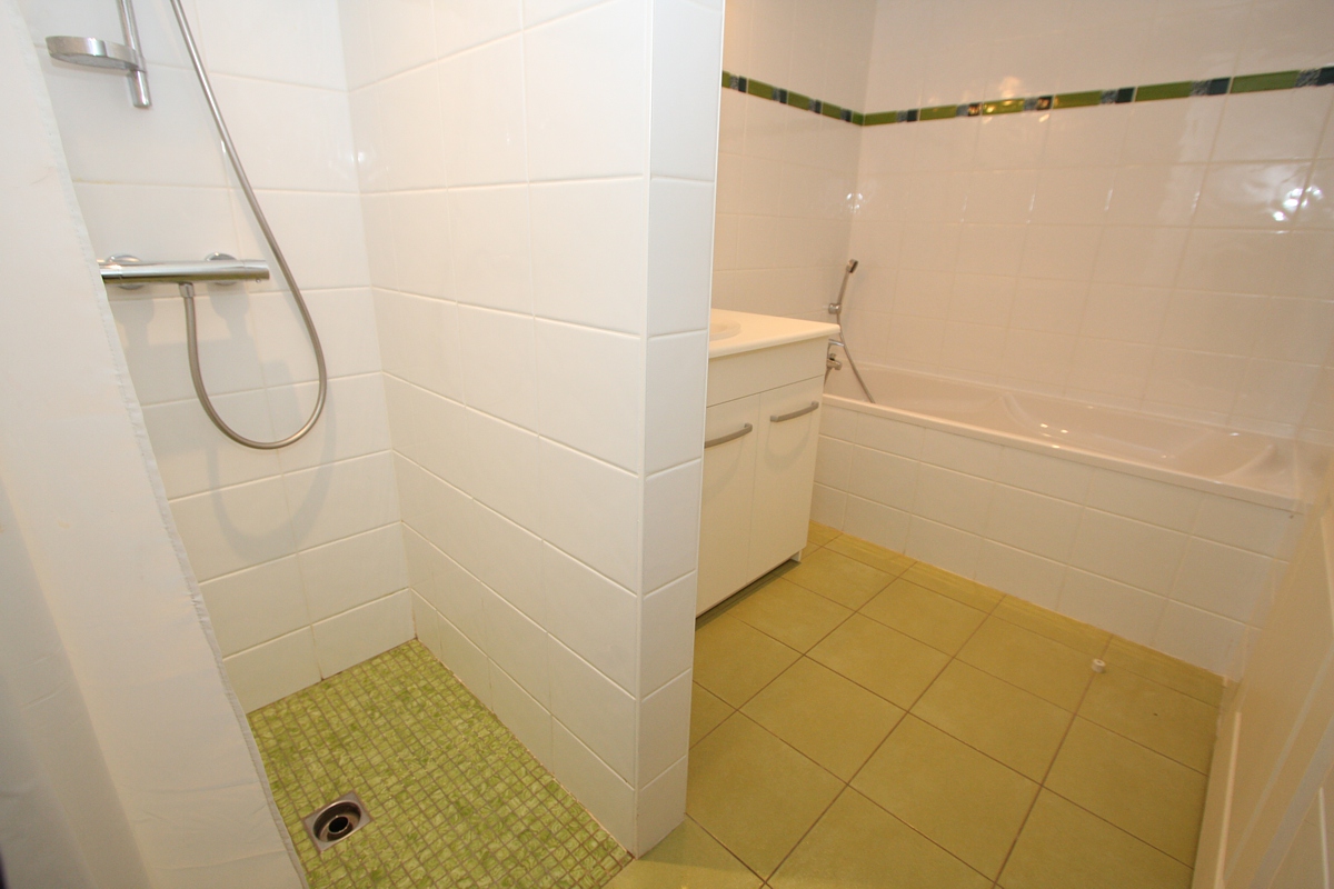 Gîte la Vallée 6 personnes salle de bains avec douche en Vendée