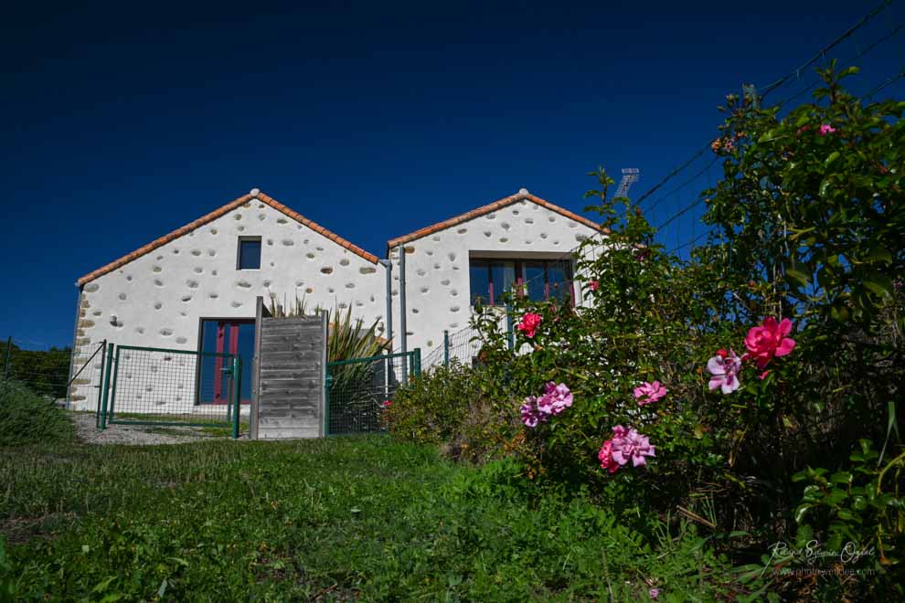 Grand gite fleuri avec du terrain et de l&apos;espace