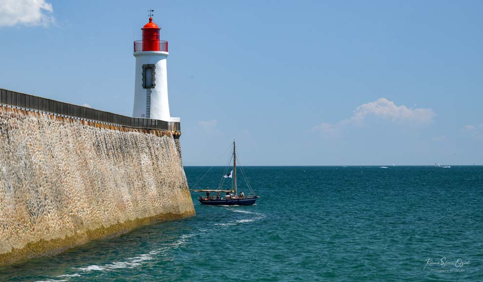 Les Sables d&apos;Olonne le Phare Rouge