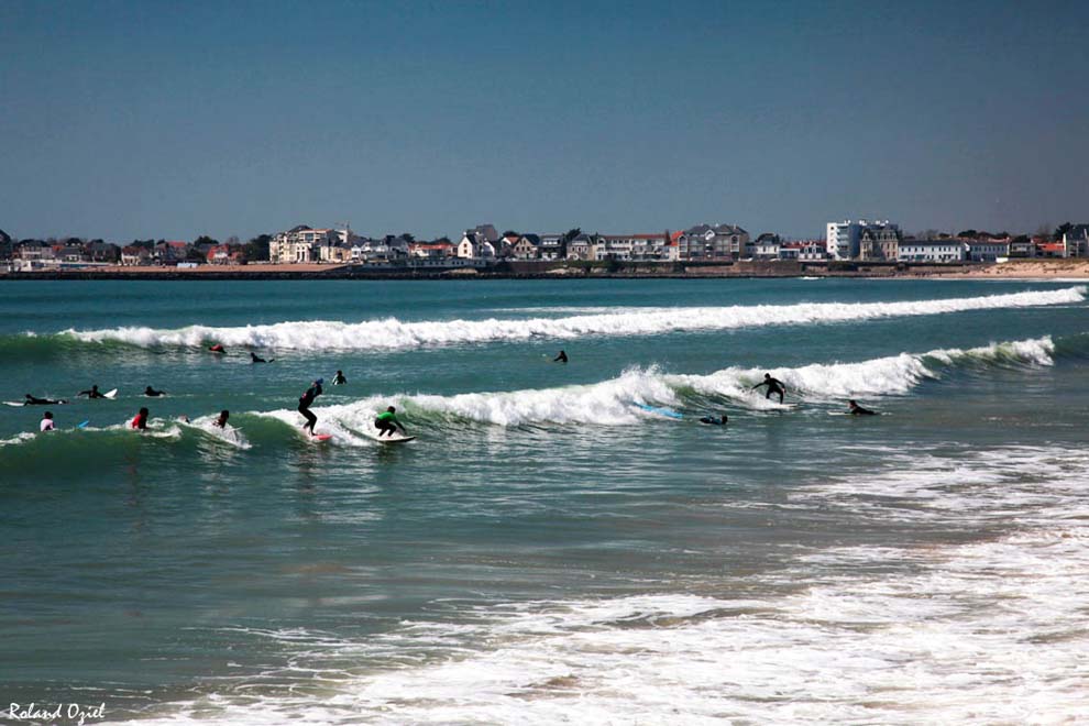 Saint Gilles Croix de Vie Grande Plage surfeurs