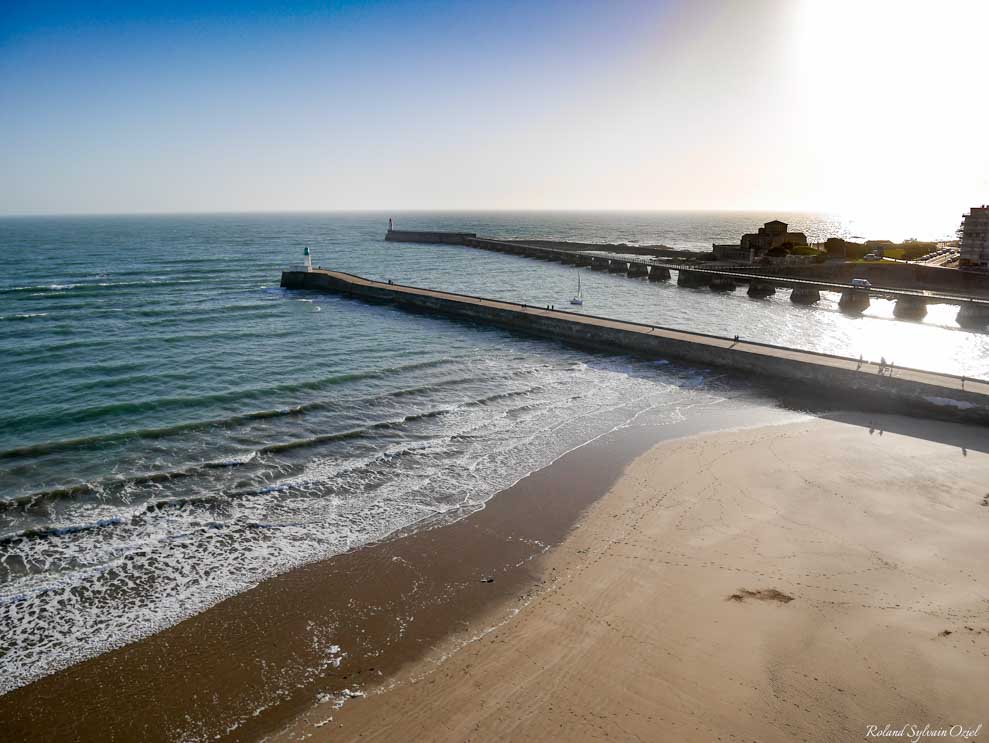 Les Sables d&apos;Olonne les jetées avec les phares